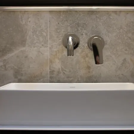 Olenia Luxury 4 Apartment *