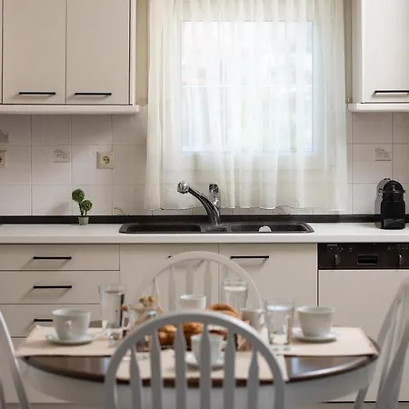 Olenia Luxury 4 Apartment *