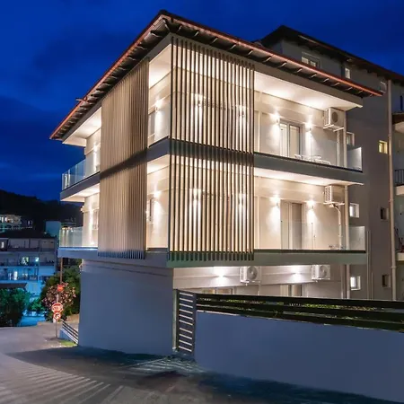 Olenia Luxury 4 Apartment *